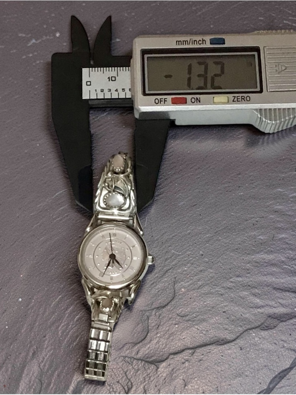 Sterling Silver Mother-of-Pearl Native-American Tips Indian Head Watch. - Picture 13 of 13